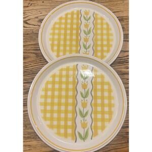 TWO 2 Mikasa COUNTRY GINGHAM 10.75” Dinner Plates Yellow and White Checker MAIZE